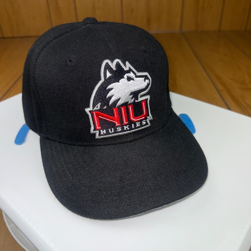 NIU Huskies Snapback Hat Black Red Embroidered Logo W Republic College‎ Fan Gear